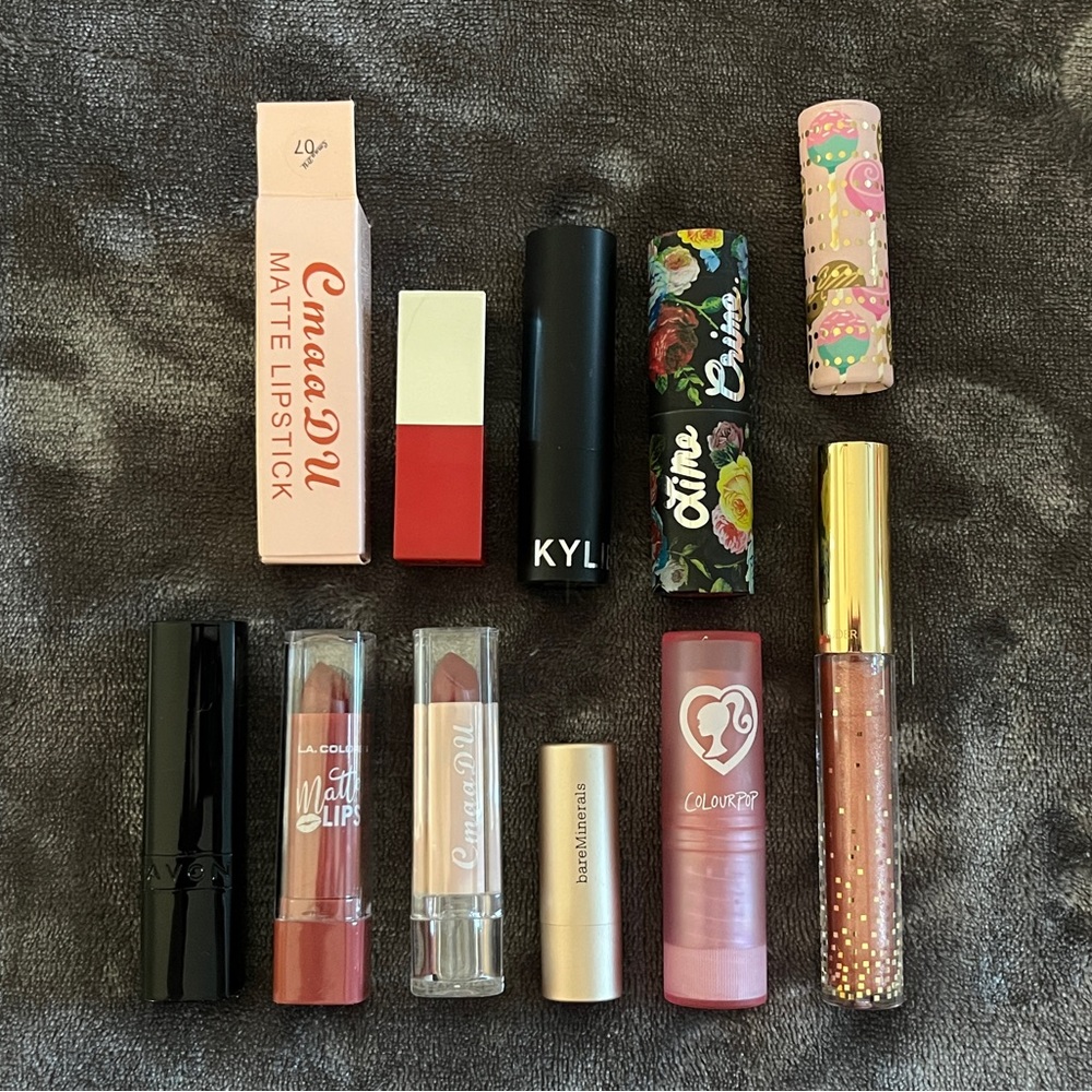 NEW Lot of lipsticks